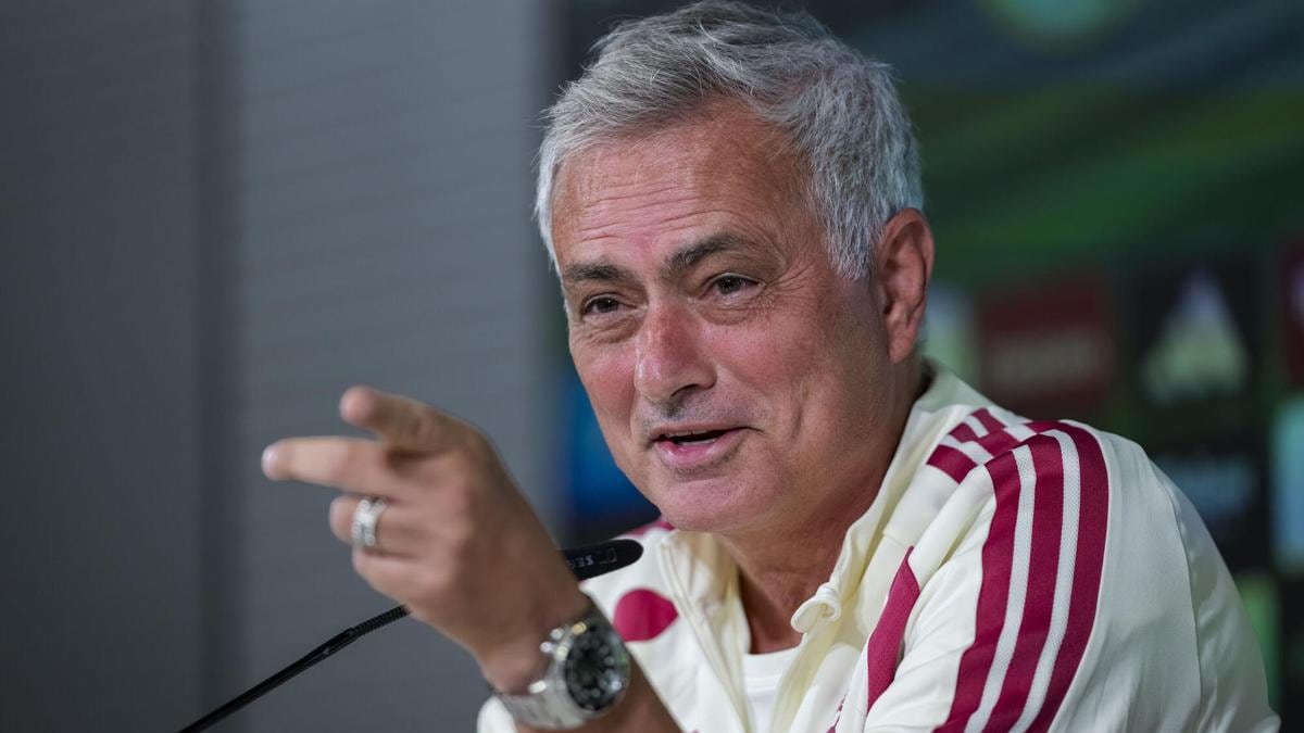 José Mourinho afrontará su primer clásico en su segunda etapa en el Real Madrid. (Foto: EFE)
