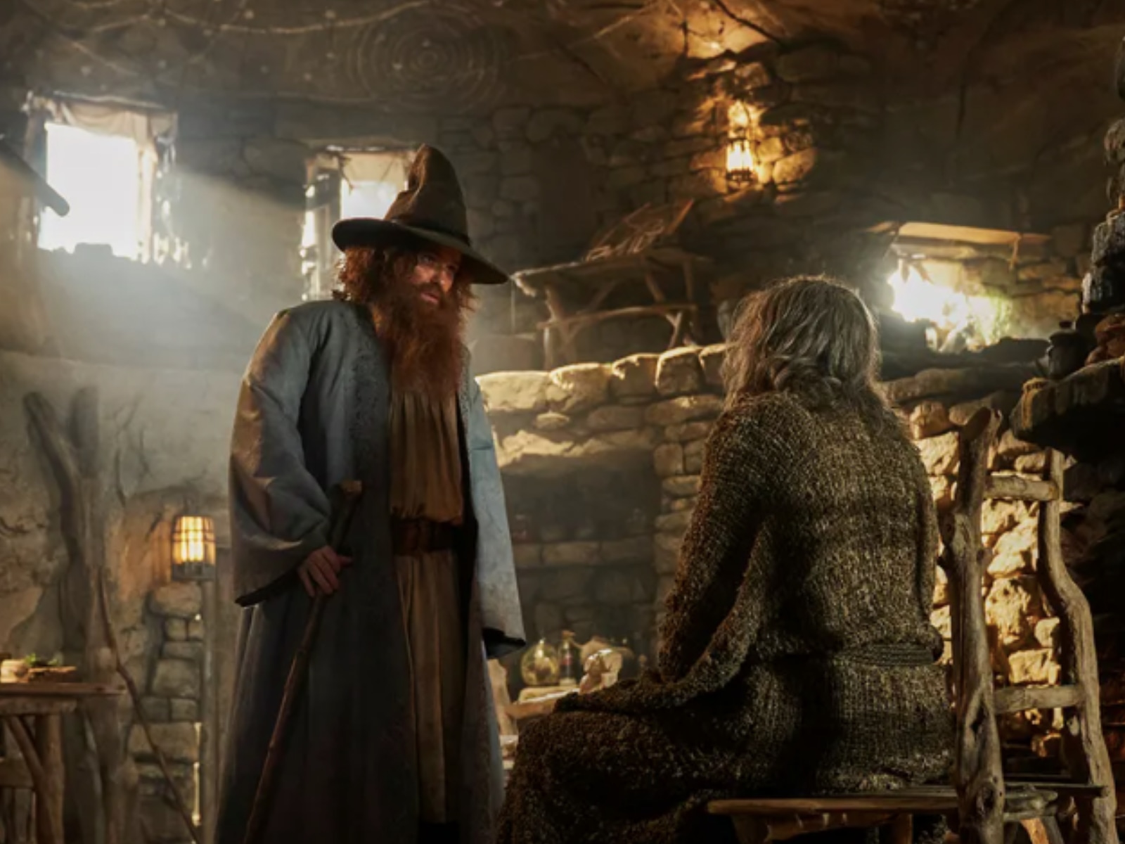 Aprende sobre la fascinante historia de Tom Bombadil y su importancia en la temporada 2 de "El señor de los anillos: Los anillos de poder" (Foto: Amazon Studios)