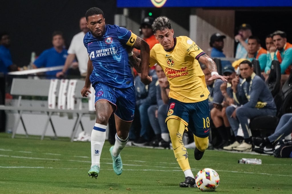 Chelsea's English defender #24 Reece James and Club America's Mexican defender #18 Cristian Calderon vie for the ball during an FC Series pre-season club friendly football match between Chelsea FC and Club America at Mercedes-Benz Stadium in Atlanta, Georgia, on July 31, 2024. (Photo by Elijah Nouvelage / AFP)