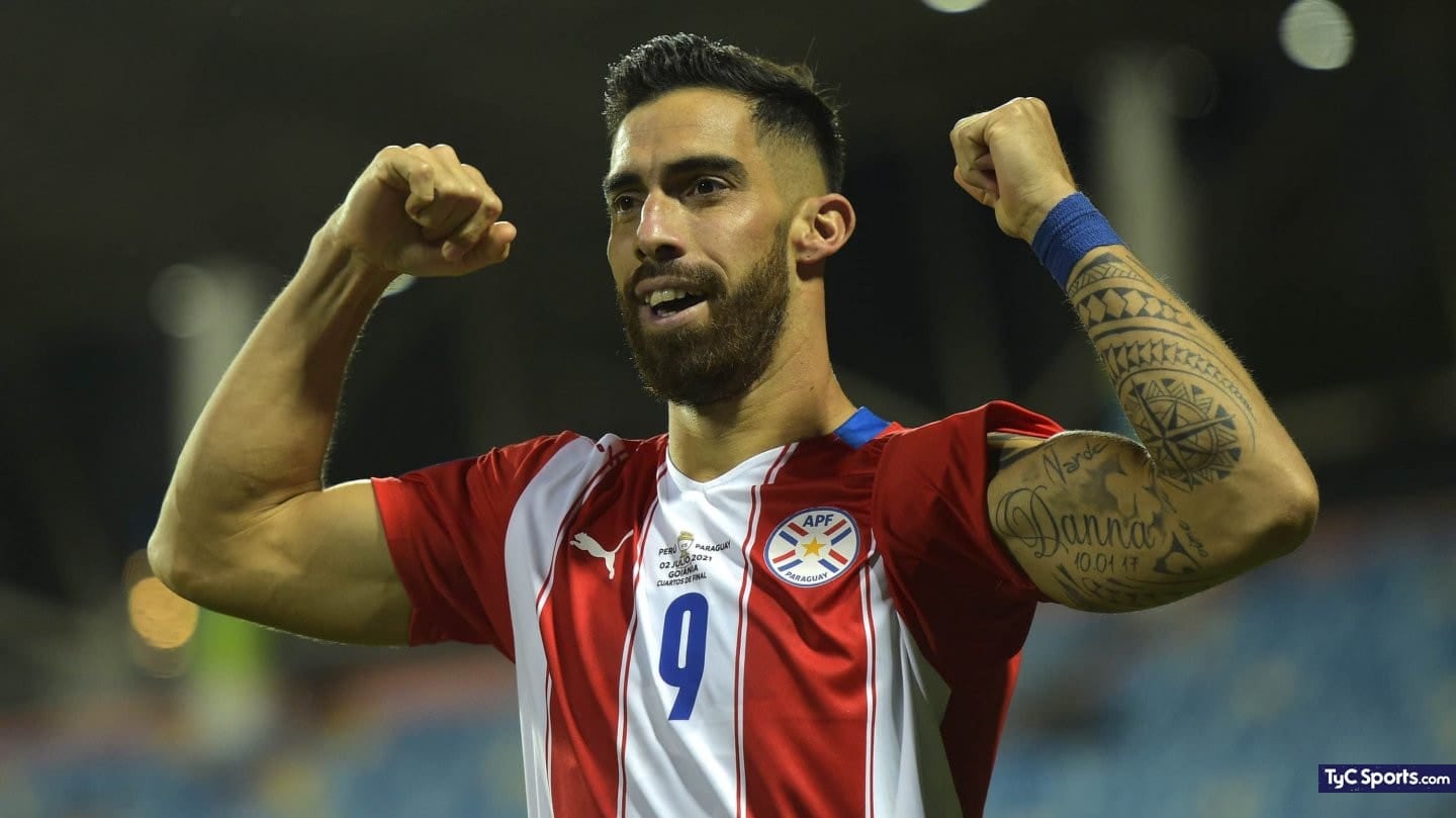 Gabriel Ávalos es atacante en Argentinos Juniors y llega con un récord de anotaciones para las Eliminatorias, pues suma 35 partidos jugados y 18 goles marcados. (Foto: Getty Images)
