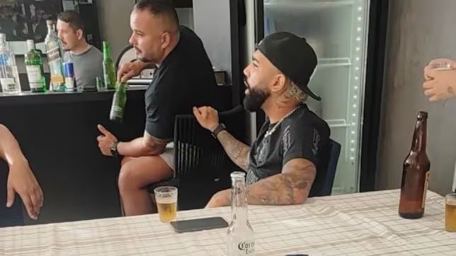 La foto de Gabigol con camiseta de Corinthians.