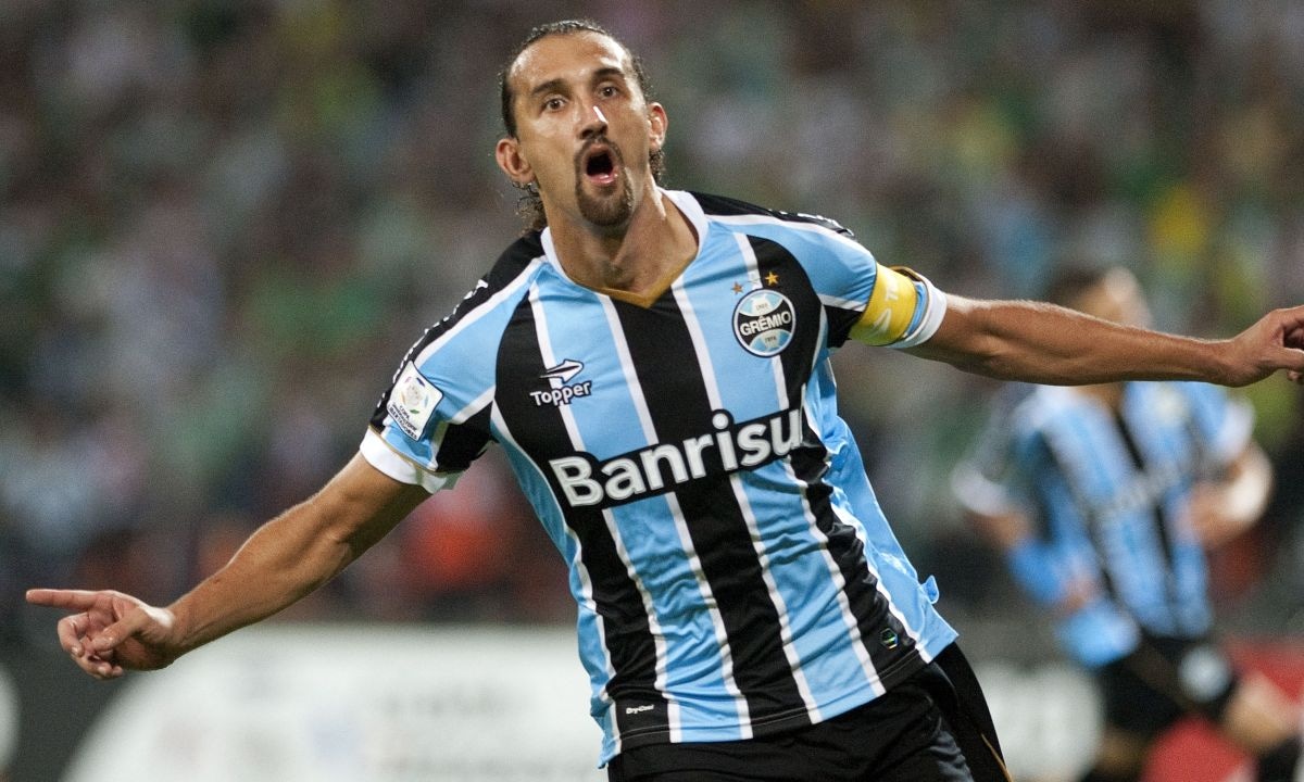 Hernán Barcos marcó 44 goles durante su paso por Gremio. (Foto: Raúl Arboleda / AFP)