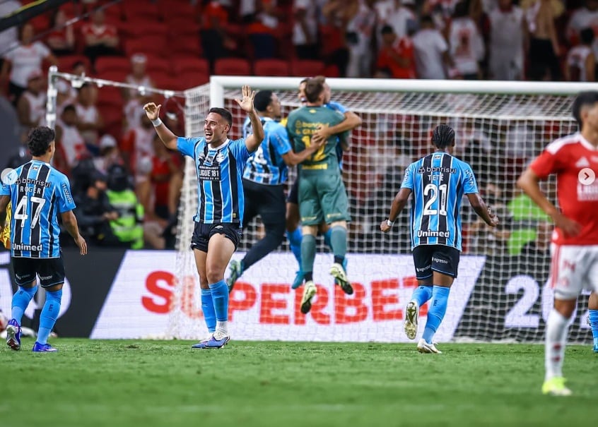 Erick Noriega celebró la obtención del Campeonato Gaucho con Gremio. (@gremio)