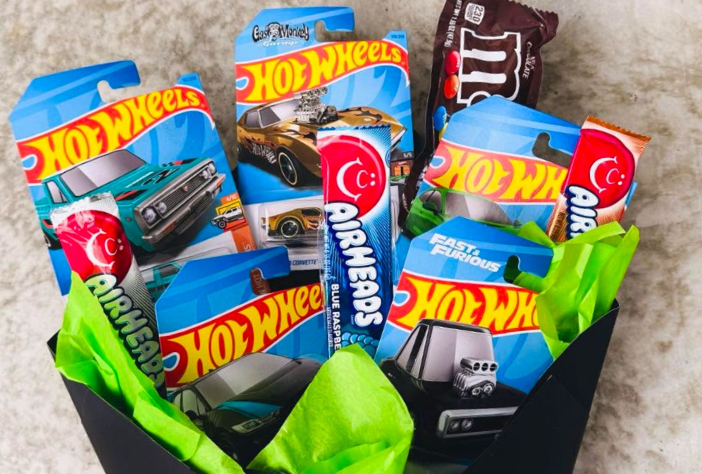 Aprende cómo hacer un ramo de Hot Wheels para regalar el 30 de septiembre. Materiales, paso a paso, ideas creativas y consejos para sorprender a un amigo, novio o familiar. (Foto: Facebook/Candy Box Guate)