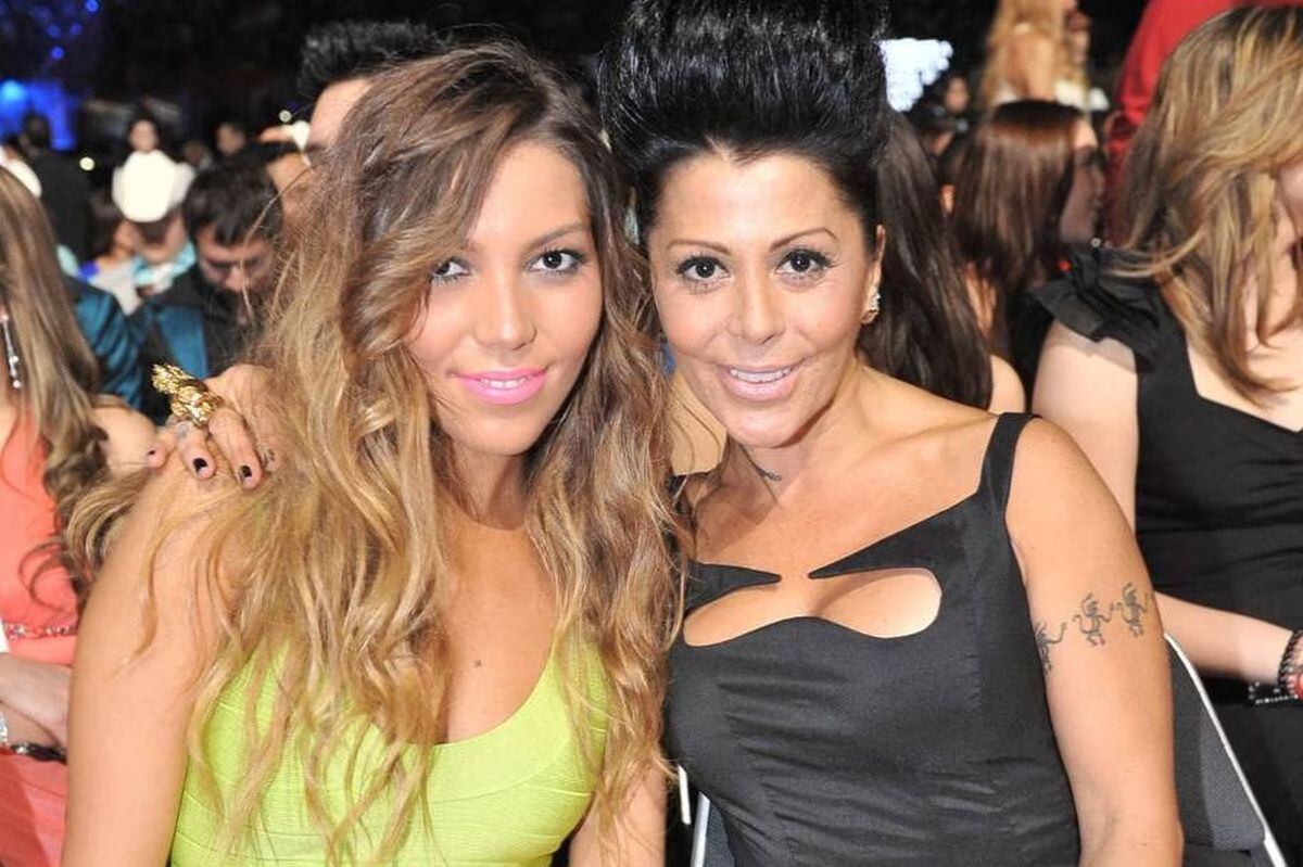 Frida, que cumplió 31 años este 2023, junto a su progenitora (Foto: Mezcalent)