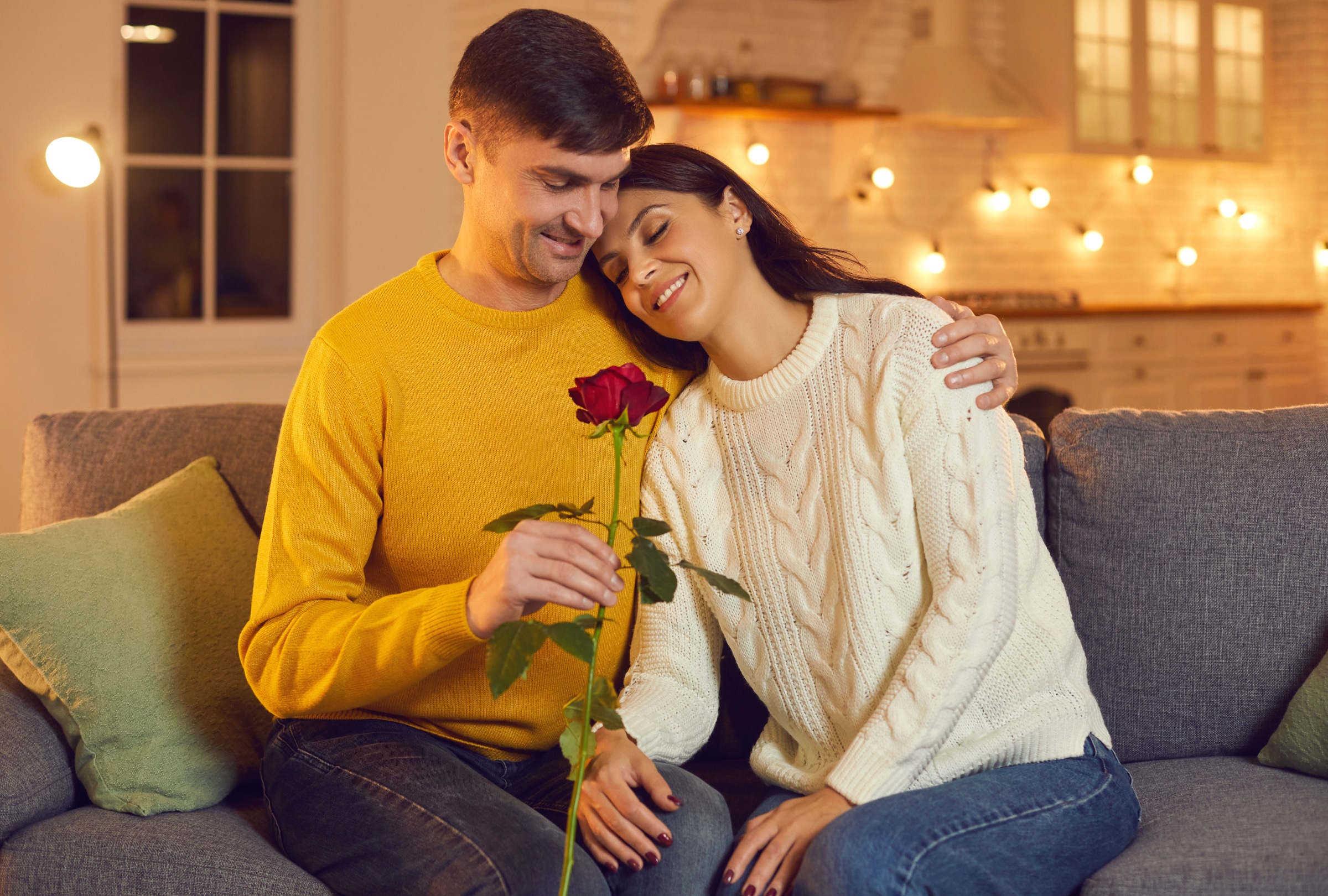 UNITED STATES, 14/02/2026.- If you are wondering what to write in your Valentine’s messages, discover these 100 English quotes with tender, funny, deep and emotional dedications for lovers, boyfriends, spouses, crushes and best friends, optimized to share in WhatsApp chats and viral social media posts this 14 February. PHOTO BY LACHEEV FOR ISTOCK AND GETTY IMAGES