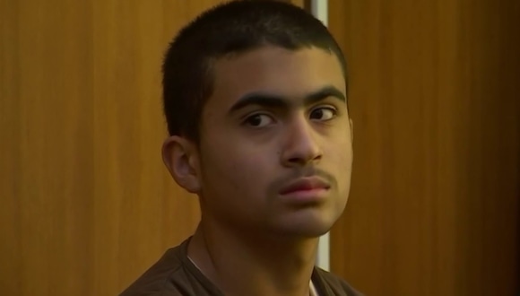 Derek Rosa durante una de las audiencias por su caso, en el que será juzgado por haber asesinado a su propia madre (Foto: ABC / YouTube)