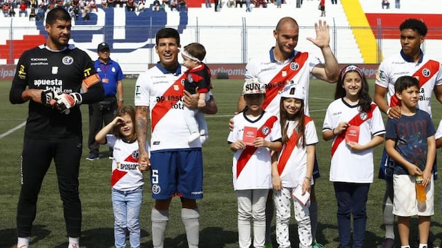 Municipal homenajeó a Adrián Zela por clasificar al Mundial con la Selección Peruana