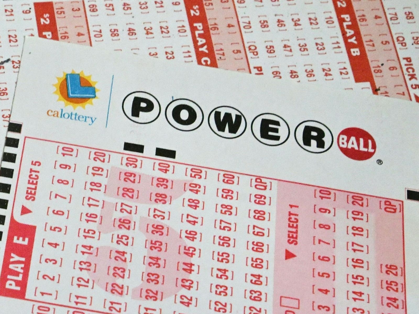 Así se ve un billete para participar en el sorteo del Powerball (Foto: AFP)