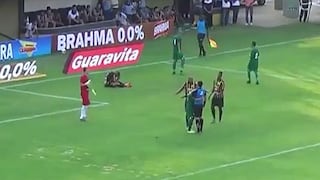 Youtube: polémica luego que jugador abrazara a árbitro ¡por pitar inexistente penal!