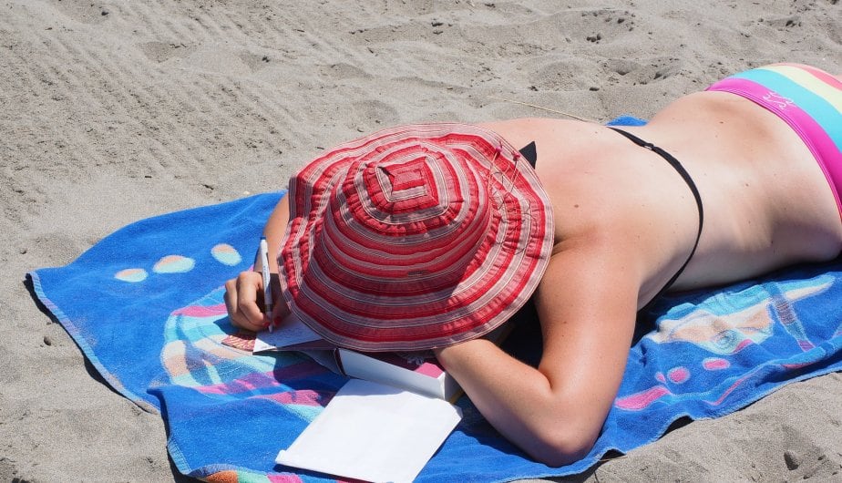 Los expertos explican que cualquier quemadura es un daño en la piel y aumenta el riesgo de envejecimiento prematuro y cáncer, incluido el melanoma, la forma más mortal. (Foto: Pixabay)