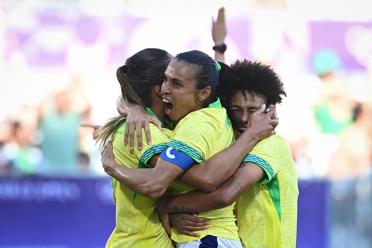 La legendaria Marta comandó el triunfo de Brasil (1-0) sobre Nigeria este jueves en el debut de ambas selecciones en el torneo femenino de fútbol de los Juegos Olímpicos de París 2024. (Foto: AFP)