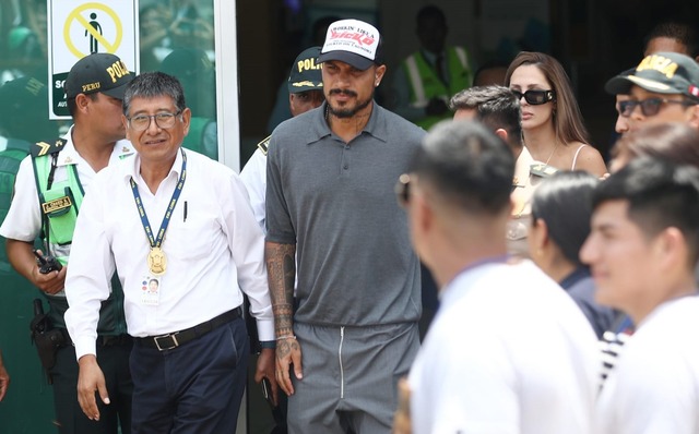 Paolo Guerrero llegó a Perú para entablar una reunión con el presidente del club Cesar Vallejo, Richard Acuña. (Fotos: jorge.cerdan/@photo.gec)