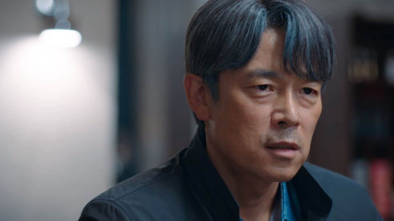 Jung Bong-Wan tiene un triste final y se queda completamente solo hasta en su muerte (Foto: Netflix)