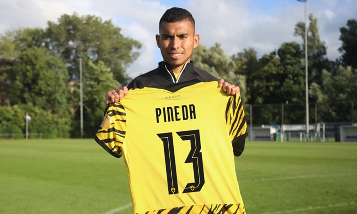 Orbelin Pineda en su presentacion con el AEK. (Foto: AEK)