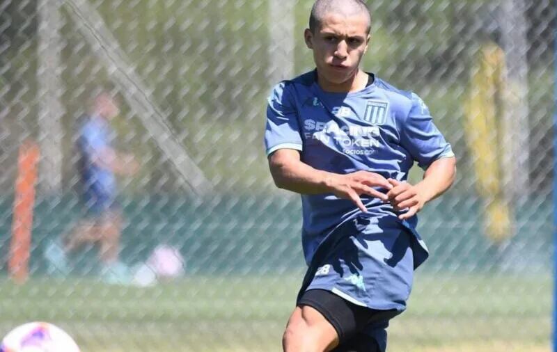 Catriel Cabellos fue bautizado con el habi0tual corte de cabello en la pretemporada. (Foto: @RacingClub)