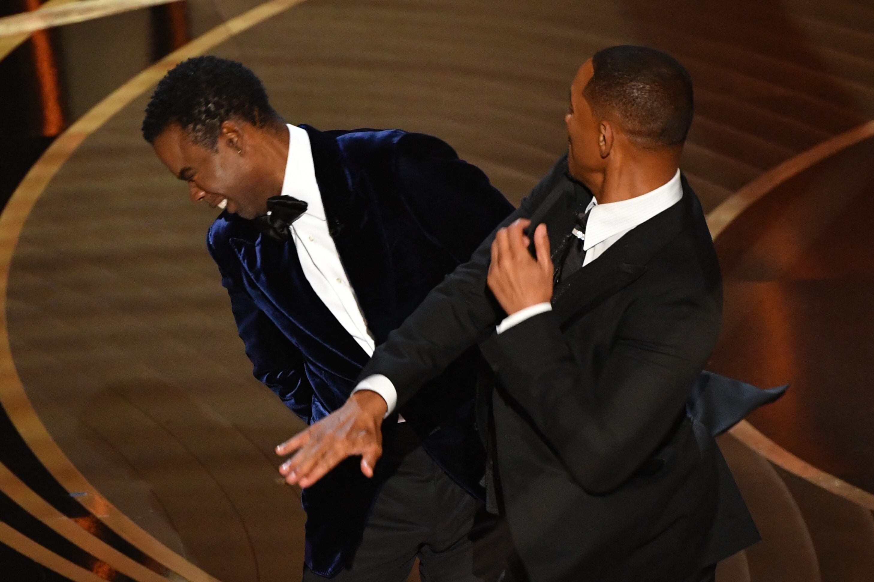 Chris Rock recibió un bofetada por parte de Will Smithe durante su monólogo en los Oscars el 27 de marzo de 2022 (Foto: Robyn Beck / AFP)