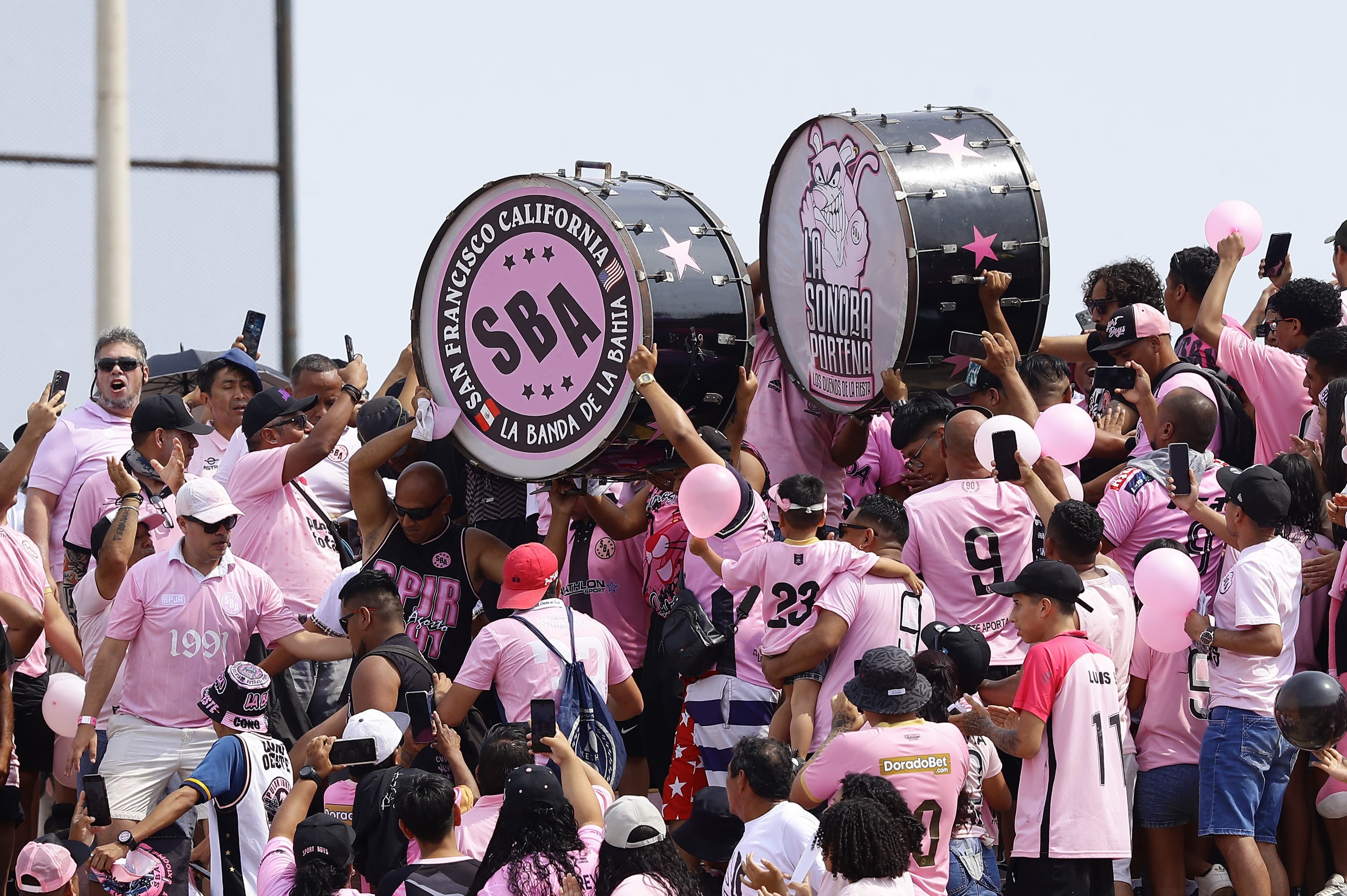 Hinchada de Sport Boys acompañó al equipo en la Fecha 1 del Torneo Apertura.
