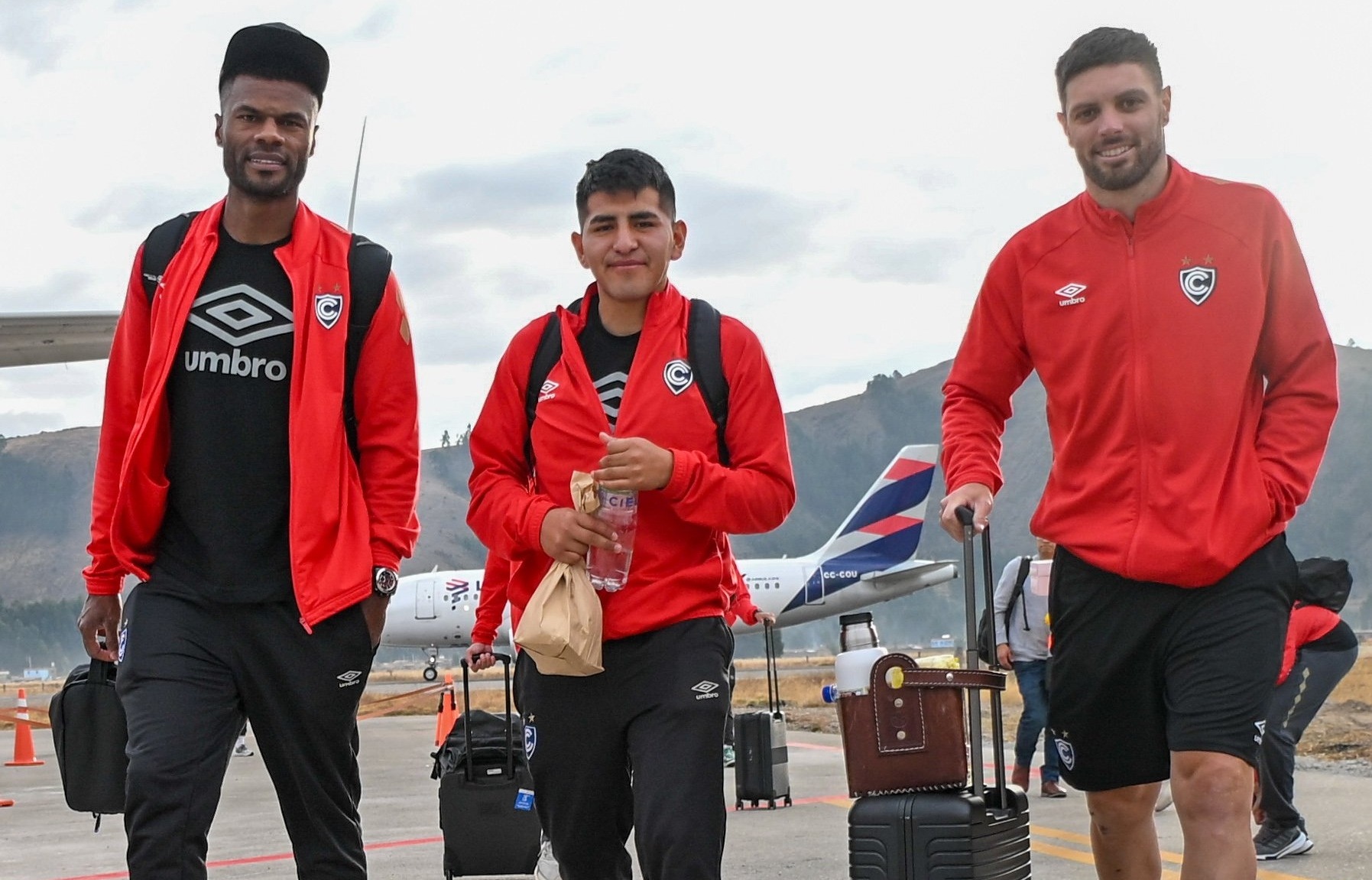 Cienciano del Cusco no pudo viajar a La Paz y llegaría mañana a tierras bolivianas. (Foto: @Club_Cienciano)