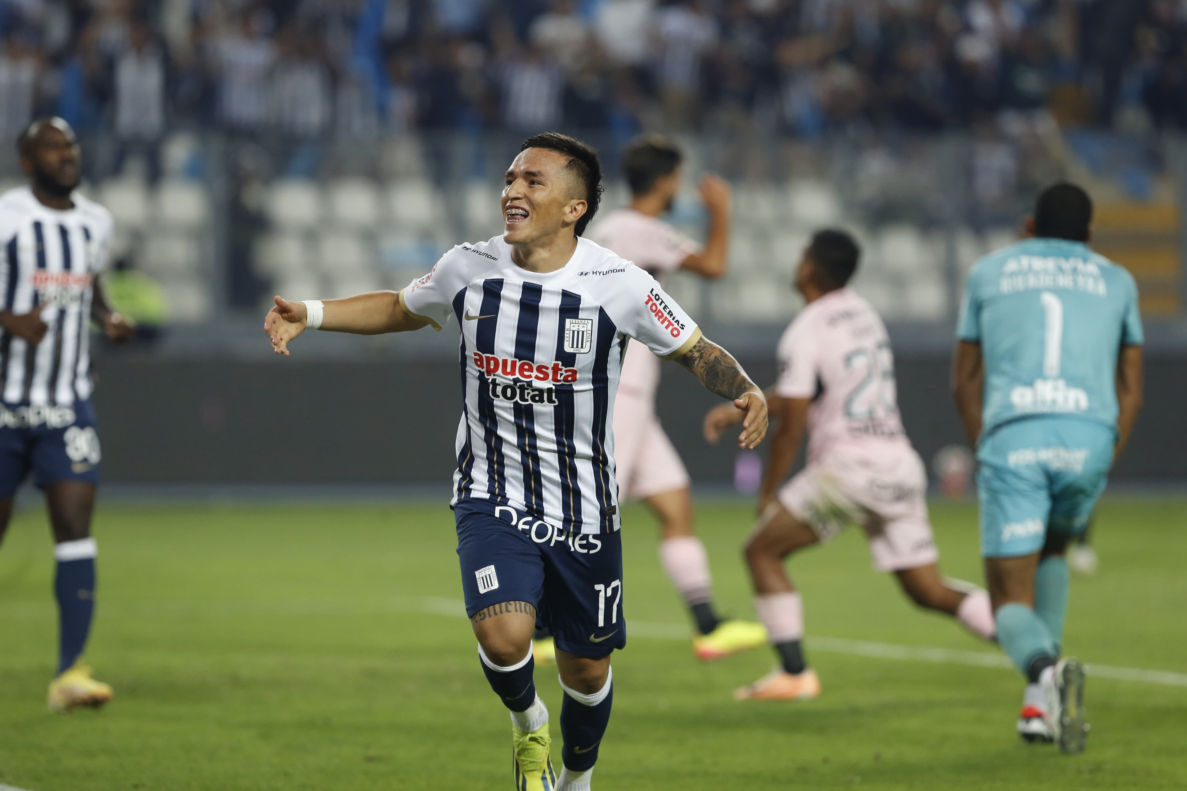 Cristian Neira podría ser la sorpresa en el once ante Colo Colo. (Foto: GEC)