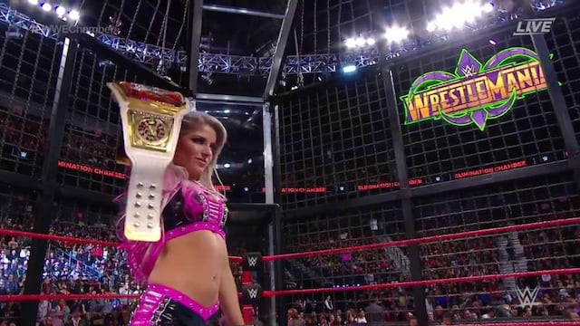 Histórico: Alexa Bliss retuvo su título en el primer Elimination Chamber femenino [VIDEO]