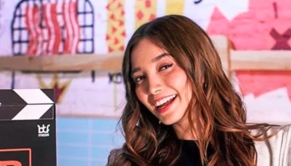 Andrea de Alba asume el papel de Andrea en "L-POP", la reciente serie juvenil de Disney Plus (Foto: BTF Media)