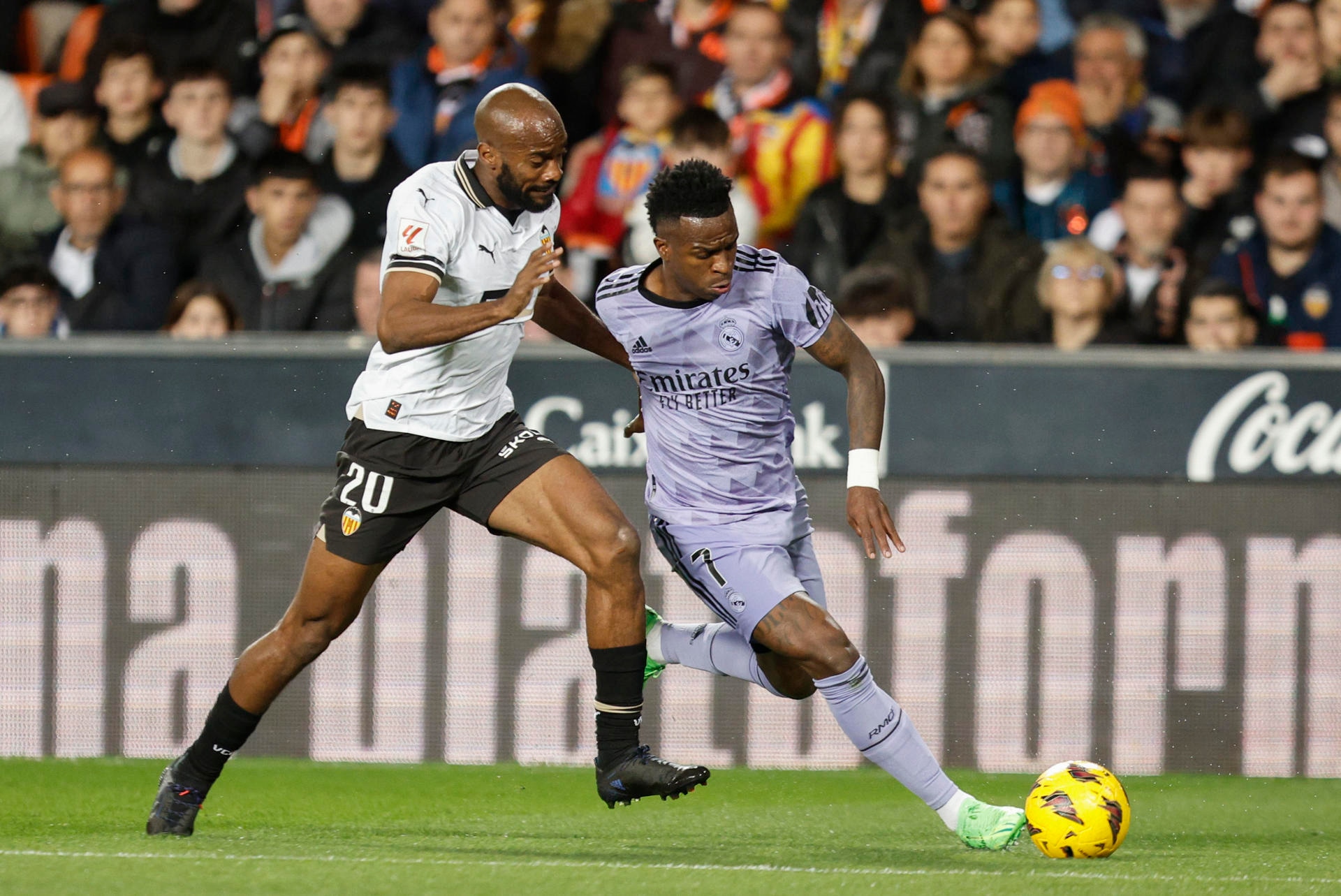 Real Madrid y Valencia empataron 2-2 en Mestalla por LaLiga de España. (Foto: EFE)