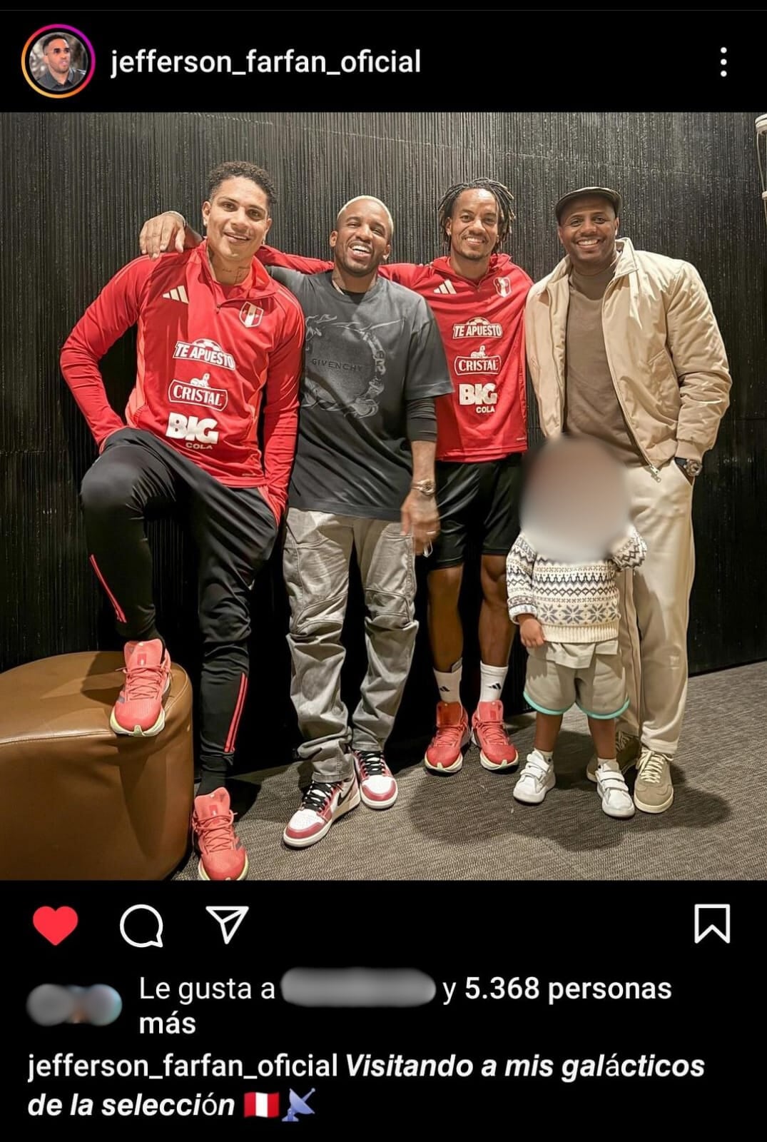 Jefferson Farfán y Roberto Guizasola llegaron a la concentración de la Selección Peruana para saludar a sus ex compañeros previo al amistoso contra Paraguay. (Foto: Captura).