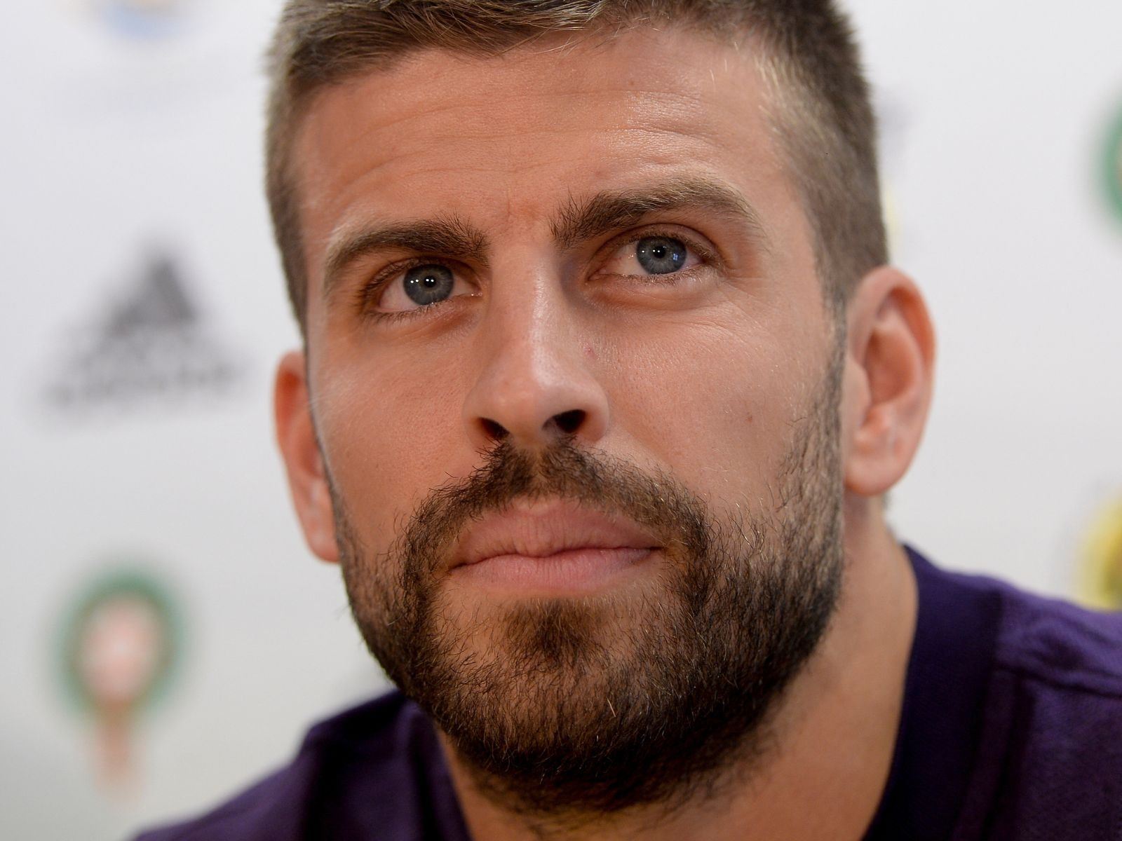 Según Jordi Martin, el exfutbolista del Barcelona no es bien recibido en la familia de Clara Chía (Foto: AFP)