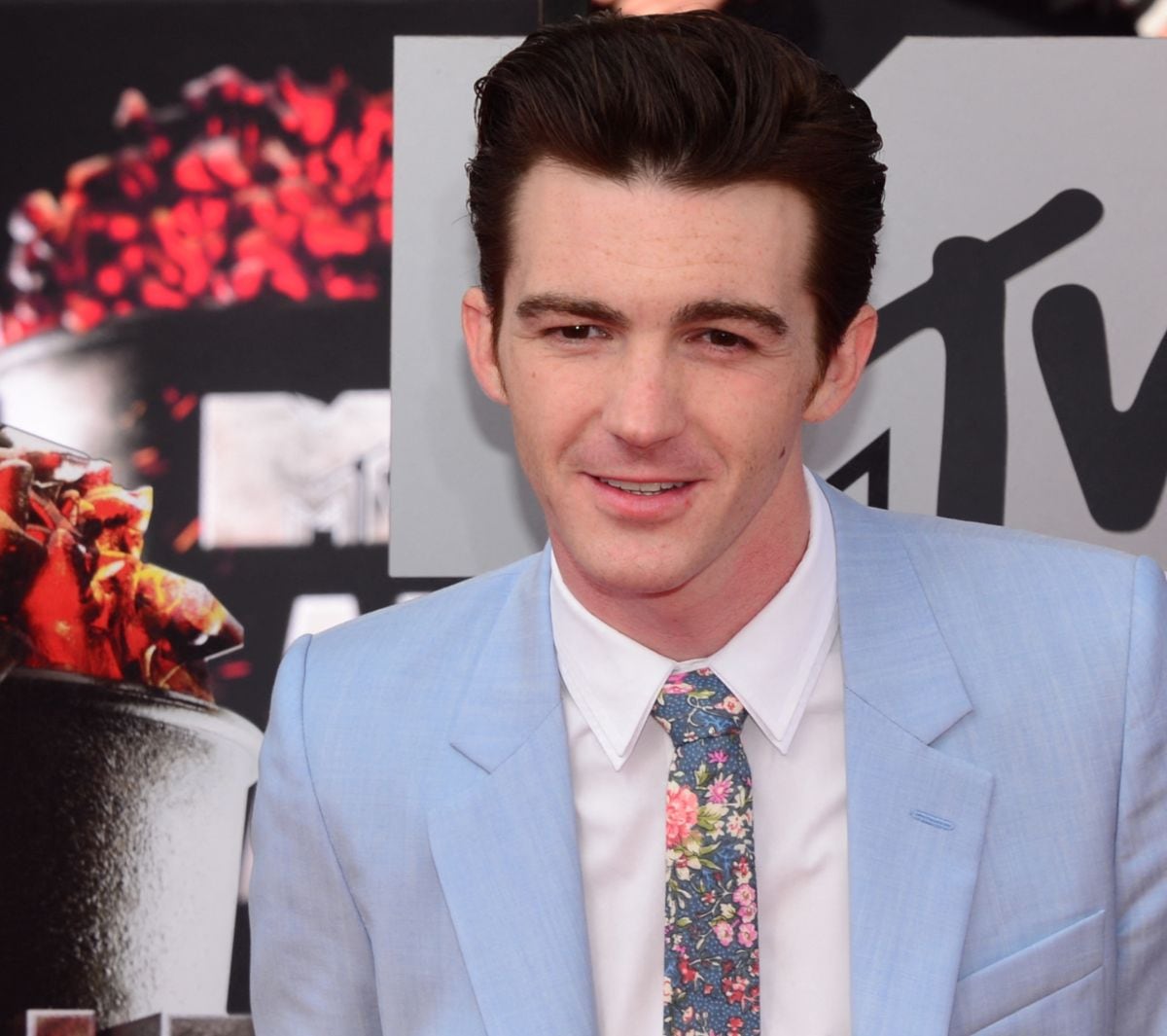 La vez que Drake Bell llegó a la alfombra roja de los MTV Movie Awards 2014 en el Nokia Theatre de Los Ángeles, California, el 13 de abril de 2014 (Foto: Frederic J. Brown / AFP)