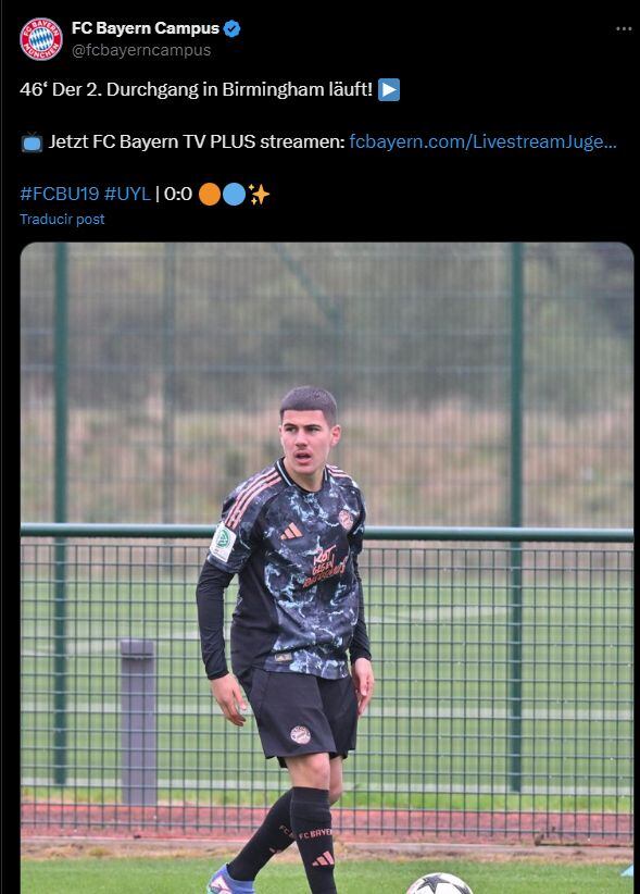 Chávez en acción en el partido ante Aston Villa. (Foto: Bayern Campus)