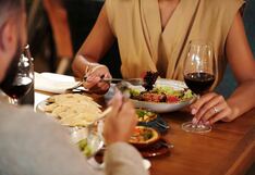 Qué significa que alguien siempre pida el mismo plato de comida en un restaurante, según la psicología