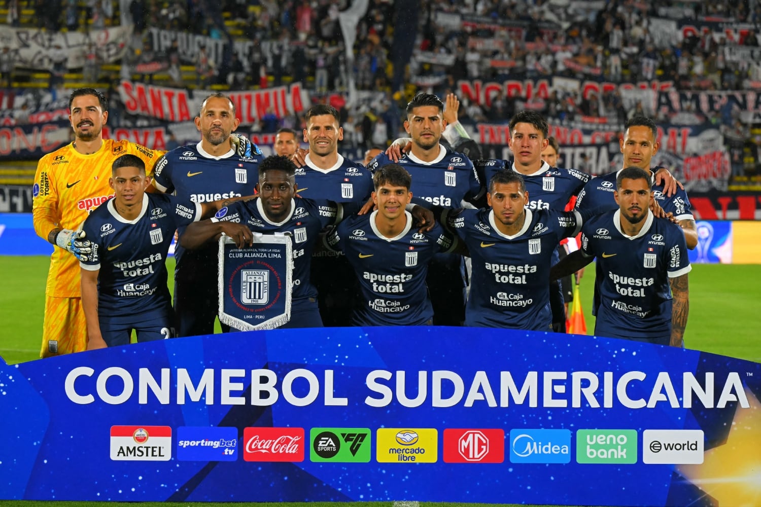 Hasta la fecha, Alianza Lima ha disputado 16 partidos internacionales en la temporada 2025. (Foto: AFP)