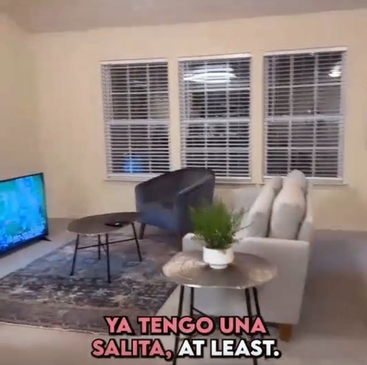 La sala del departamento donde vive la cubana con su esposo en Tulsa (Foto: Rashel Díaz / Instagram)