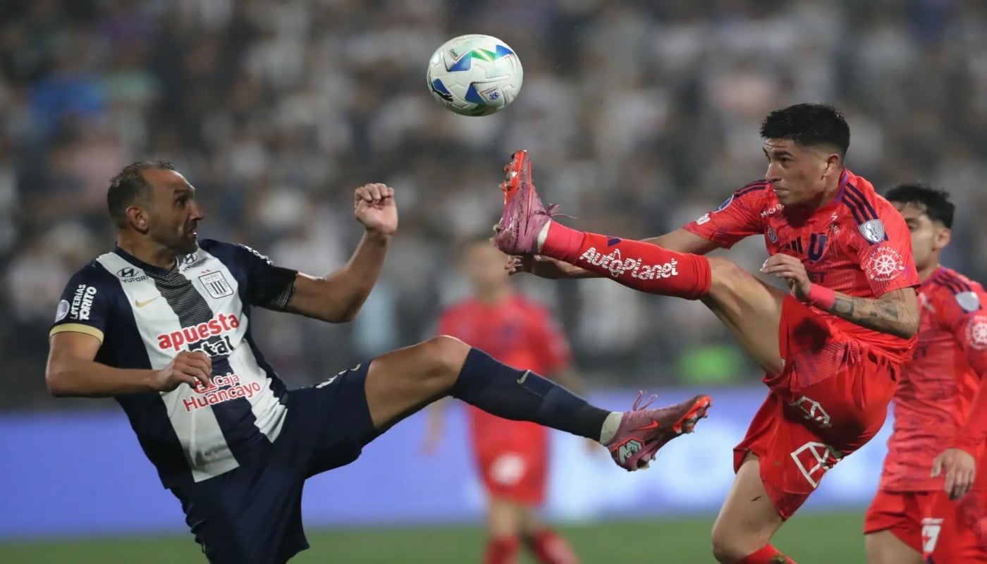 Alianza Lima y Universidad de Chile igualaron sin goles en el partido de ida. (Foto: EFE)