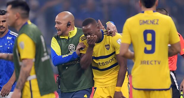 Luis Advíncula vio la roja en los primeros minutos del Boca vs Cruzeiro. (Foto: Getty Images)