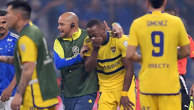 Luis Advíncula vio la roja en los primeros minutos del Boca vs Cruzeiro. (Foto: Getty Images)