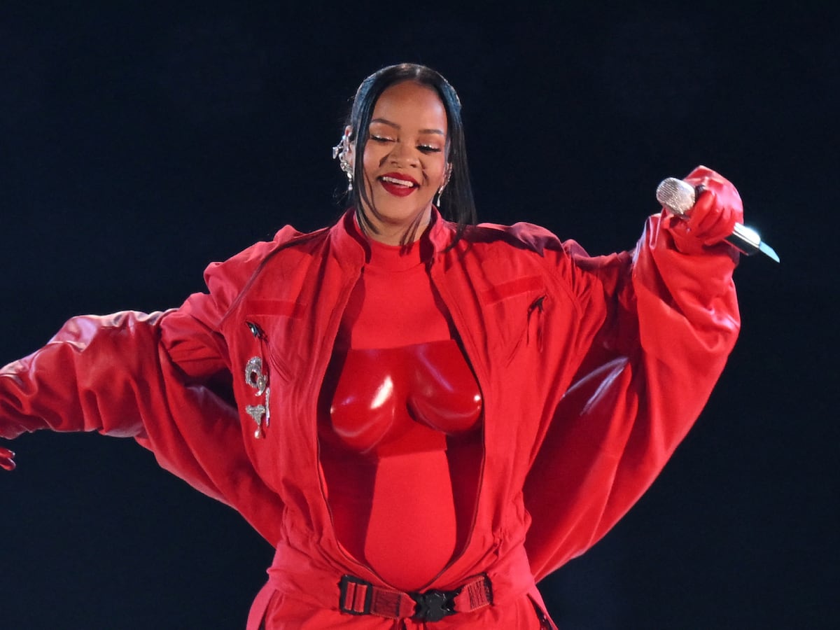 Rihanna en el show de medio tiempo del Super Bowl de 2023 (Foto: AFP)