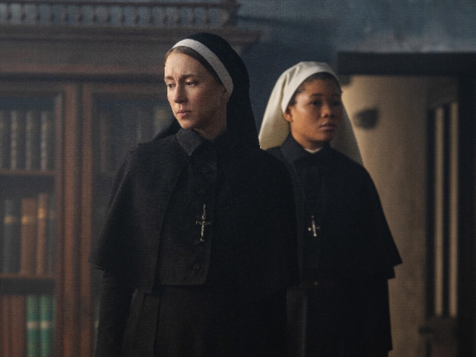 “La monja 2” está ambientada en 1956, cuatro años después de los incidentes de la primera entrega (Foto: Warner Bros. Pictures)