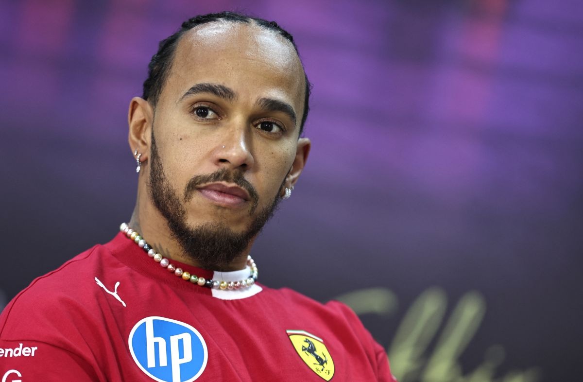Tras doce años, el piloto británico Lewis Hamilton dejó Mercedes para defender los colores de Ferrari este 2025. (Foto: AFP)