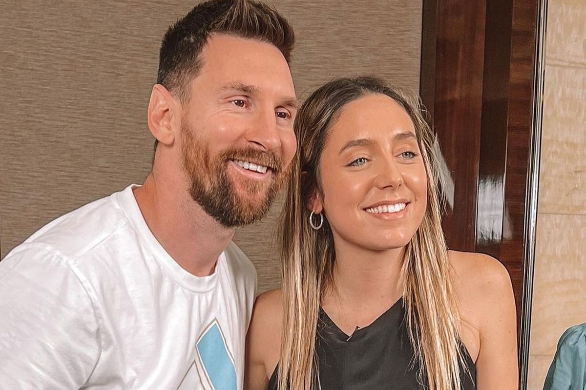 La periodista al lado del futbolista Lionel Messi, a quien admira desde hace años (Foto: Sofi Martínez / Instagram)