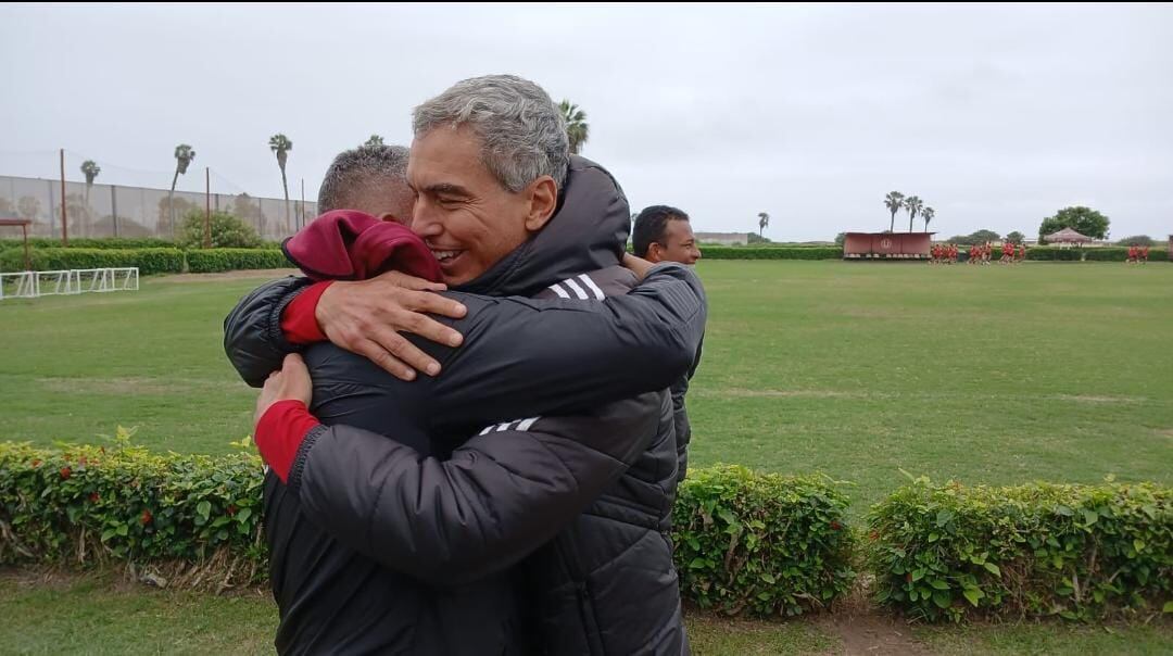 El ‘Puma’ Carranza y ‘Chemo’ del Solar tuvieron emotivo reencuentro en Lurín. (Foto: Difusión).