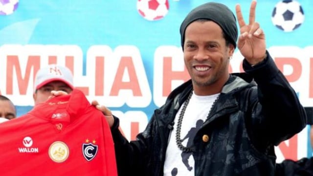 Ronaldinho: camiseta de Cienciano rinde homenaje a Freddy Ternero