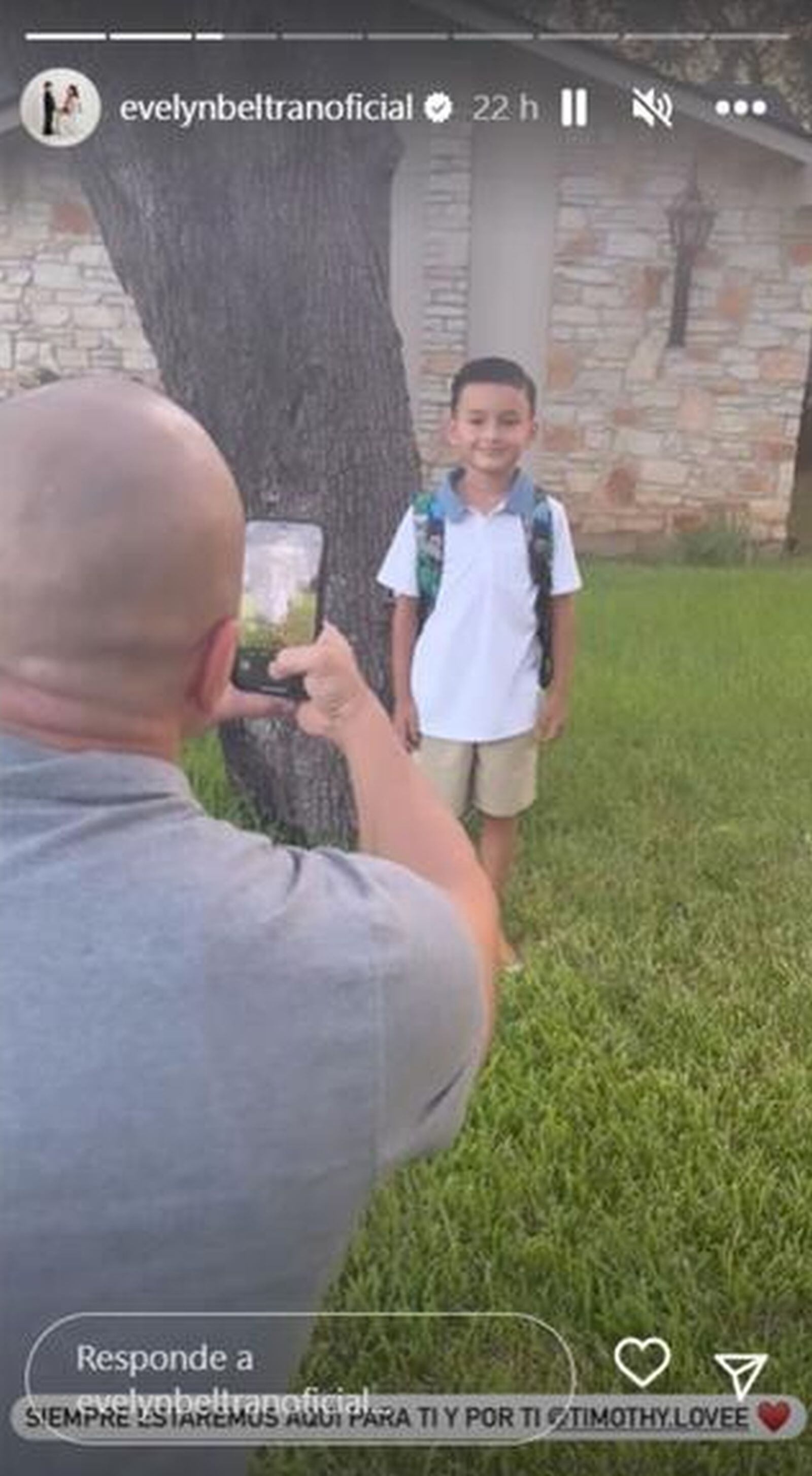 Timbo tomándole una foto a Timothy (Foto: Evelyn Beltrán / Instagram)