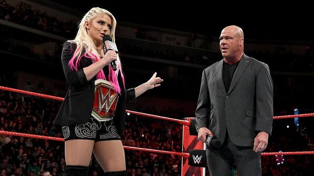 Explotó la campeona: Alexa Bliss acusó de sexismo a Kurt Angle por culpa de Lesnar