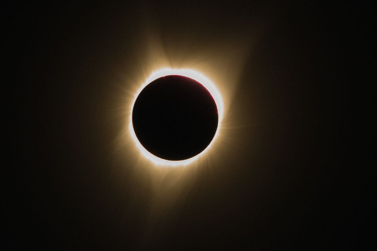 Así se vio el eclipse solar total del 21 de agosto de 2017 en Madras, Oregón (Foto: Rob Kerr / AFP)