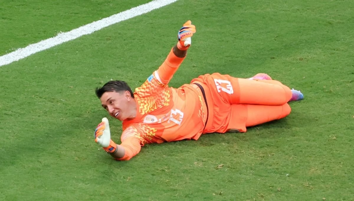 Fernando Muslera fue protagonista en el gol que terminó eliminando a Uruguay del Mundial 2026. (Foto: Getty Images)