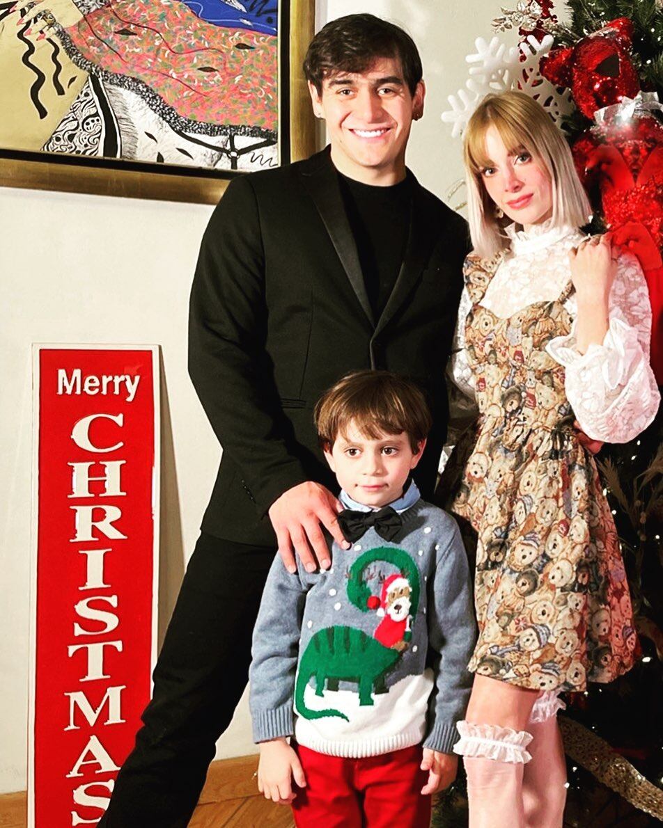 Julián Figueroa junto a su esposa Imelda y su hijo José Julián, disfrutando de las fiestas navideñas (Foto: Julián Figueroa / Instagram)