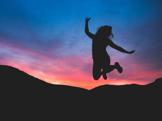 "Si luchar por la sanidad femenina y la baja familiar remunerada y la igualdad salarial es jugar la carta de las mujeres, entonces reparte conmigo". - Hillary Clinton. | Crédito: Foto de Austin Schmid en Unsplash / Composición Depor