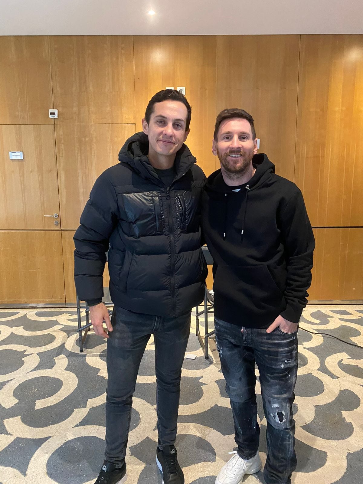 Dieter al lado de Lionel Messi en su paso por Adidas. (Foto: Difusión)